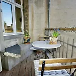 Spacious Flat With Balcony In Norrebro *